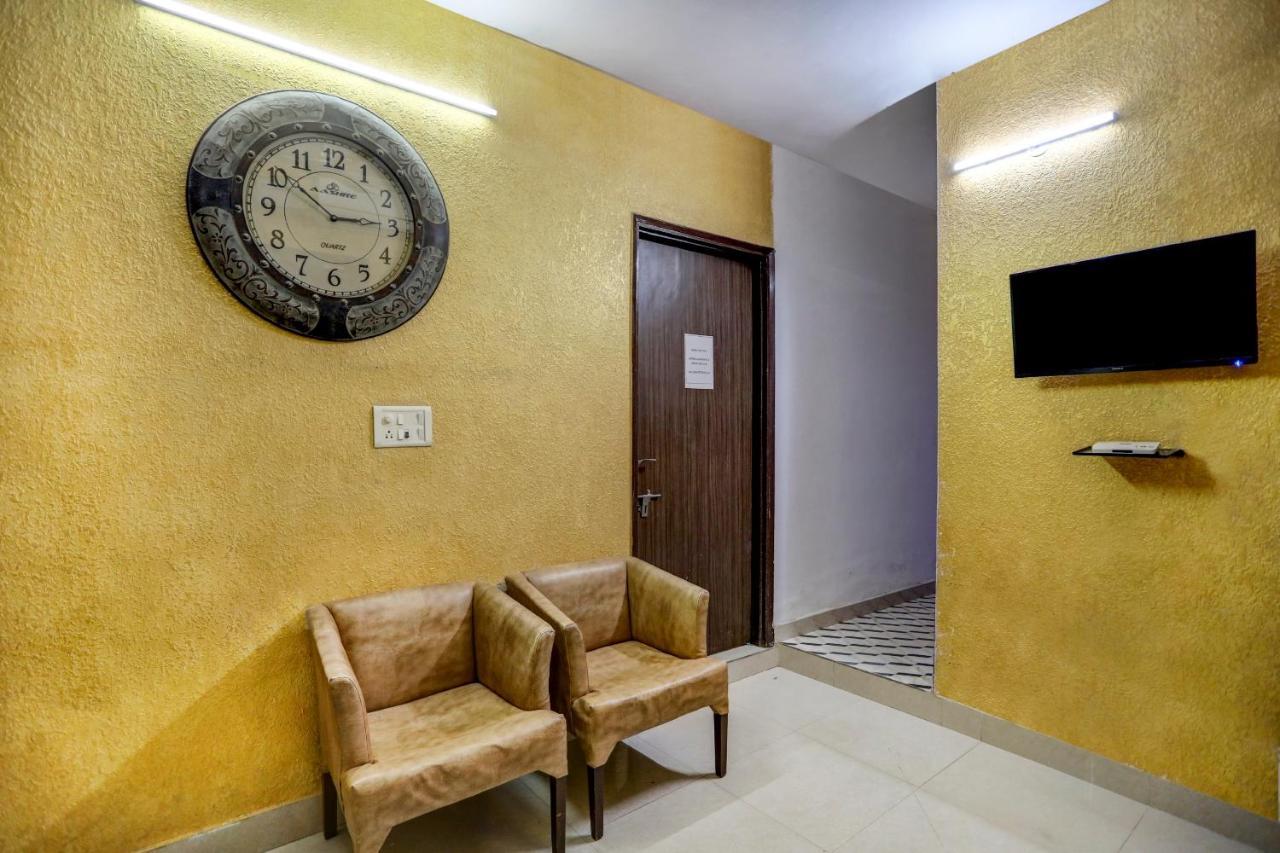 Hotel O Blissbourn New Delhi Bagian luar foto